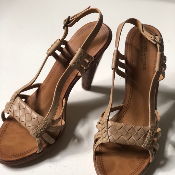 Elegant BOTTEGA VENETA Tan Woven Women's High-heel Sandals IT38